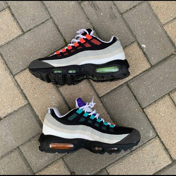 Athletic_Shoes